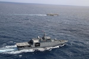 Con medios marítimos y aéreos la Cuarta Zona Naval realiza operación de fiscalización pesquera oceánica Con medios marítimos y aéreos la Cuarta Zona Naval realiza operación de fiscalización pesquera oceánica
