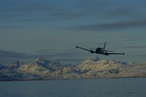 Armada despliega operativo de búsqueda de tripulante pesquero en el Estrecho de Magallanes