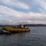 Barcaza varó en el puerto de Queilen