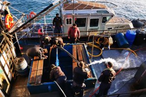 Operativo de emergencia por lancha a motor en muelle Capitán Guillermos Operativo de emergencia por lancha a motor en muelle Capitán Guillermos