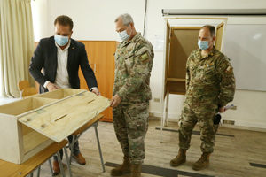 Efectivos de las Fuerzas Armadas asumen seguridad de los locales de votación en la región del Bío Bío