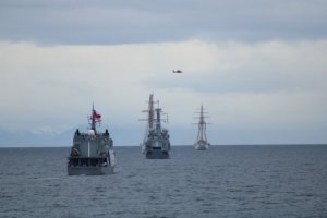 Unidades de la Escuadra participaron de las celebraciones por los 500 años del Descubrimiento del Estrecho de Magallanes