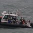 Petrolero Montt rescató a 6 personas tras volcarse yate en la bahía de Panamá