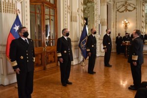 Oficiales recibieron "Gran Estrella al Mérito Militar" por sus 40 años de Servicio en la Armada Oficiales recibieron "Gran Estrella al Mérito Militar" por sus 40 años de Servicio en la Armada