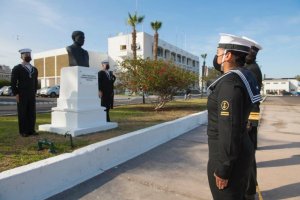 Inauguran busto en honor al Marinero Fuentealba en la Base Naval de Iquique Inauguran busto en honor al Marinero Fuentealba en la Base Naval de Iquique