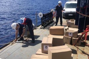 Con éxito finalizó la entrega de las casi 600 cajas de alimentos y kits sanitarios del Gobierno para los adultos mayores de Rapa Nui Con éxito finalizó la entrega de las casi 600 cajas de alimentos y kits sanitarios del Gobierno para los adultos mayores de Rapa Nui