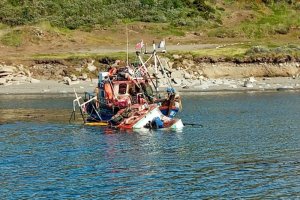 Armada coordina rescate de tres personas desde lancha varada en sector Chabunco Armada coordina rescate de tres personas desde lancha varada en sector Chabunco