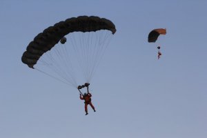 Ocho alumnos aprobaron con éxito el curso de Paracaidismo Libre Militar 2020 Ocho alumnos aprobaron con éxito el curso de Paracaidismo Libre Militar 2020