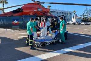 Helicóptero de la Armada efectuó exitosa aeroevacuación en cercanías de Iquique Helicóptero de la Armada efectuó exitosa aeroevacuación en cercanías de Iquique