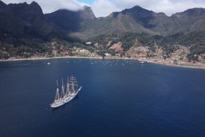 BE "Esmeralda" realizó recalada operativa en Juan Fernández BE "Esmeralda" realizó recalada operativa en Juan Fernández