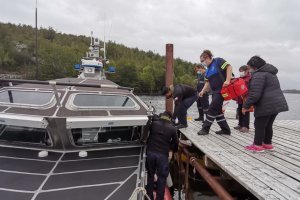 Tercera Zona Naval realiza evacuación médica desde Puerto Edén Tercera Zona Naval realiza evacuación médica desde Puerto Edén