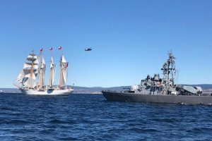Buque Escuela “Esmeralda” ya se encuentra en la bahía de Punta Arenas Buque Escuela “Esmeralda” ya se encuentra en la bahía de Punta Arenas