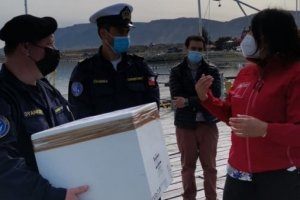 Armada traslada segundas dosis de vacuna Sinovac a Puerto Edén Armada traslada segundas dosis de vacuna Sinovac a Puerto Edén