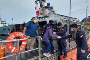 Armada apoya evacuación médica de urgencia desde Isla Quehui a Castro