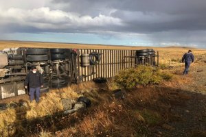 Personal de la Armada de Chile prestó auxilio en accidente carretero en San Gregorio