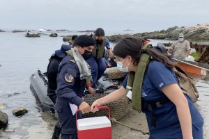 Lancha Misilera "Chipana" apoyó vacunación contra COVID-19 en zona aislada al norte de Iquique