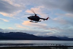 Helicóptero naval traslada a tripulante herido hacia Puerto Williams