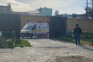Suboficial de la Armada salva vida a mujer en local de votación en Coronel Suboficial de la Armada salva vida a mujer en local de votación en Coronel