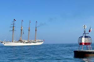 Zonas Navales conmemoraron el 142º Combate Naval de Iquique y Día de las Glorias Navales Zonas Navales conmemoraron el 142º Combate Naval de Iquique y Día de las Glorias Navales
