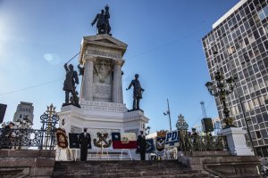 Solemne y sobria conmemoración marca Día de las Glorias Navales y el 142° aniversario del Combate Naval de Iquique y Punta Gruesa Solemne y sobria conmemoración marca Día de las Glorias Navales y el 142° aniversario del Combate Naval de Iquique y Punta Gruesa