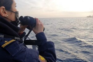 OPV “Marinero Fuentealba” realiza tareas de identificación e inspección de pesqueros en el Territorio Chileno Antártico OPV “Marinero Fuentealba” realiza tareas de identificación e inspección de pesqueros en el Territorio Chileno Antártico