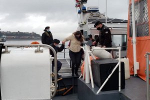 Autoridad Marítima de Calbuco apoyó evacuación médica de embarazada Autoridad Marítima de Calbuco apoyó evacuación médica de embarazada