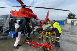 Helicóptero Naval apoyó evacuación médica de adulto mayor desde Chaitén