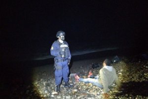 Armada sorprende a colombiano traficando drogas en la desembocadura del Río Loa