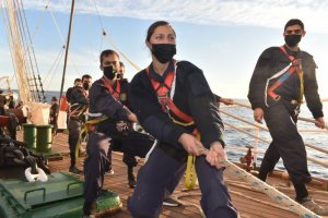 Brigadieres de la Escuela Naval realizaron período práctico a bordo de la Esmeralda