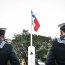 Izamiento del Pabellón Nacional en plaza de armas de Punta Arenas