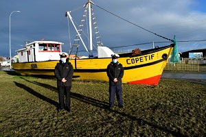 Autoridad Marítima de Tierra del Fuego apoyó restauración de histórica embarcación en Bahía Chilota