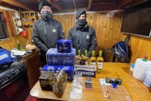 Autoridad Marítima de Puerto Williams realizó incautación de drogas y alcohol