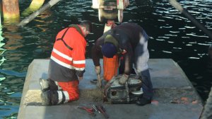 Personal Naval realizó carga de boya pilar en ATF 67 “Lautaro”