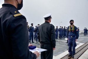 Tres miembros de la dotación de la fragata Blanco son reconocidos por el Comandante en Jefe de la Escuadra
