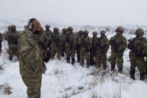 Revista a fuerzas del Comando de Operaciones Navales en entrenamiento de Clima Frío