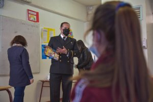 Histocomic “Prat” y “Marina la Marinera” fueron donados a colegio de Valparaíso
