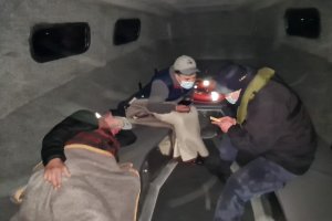 Armada rescató a dos tripulantes tras naufragio en Canal Lemuy