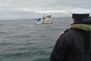 Autoridad Marítima de Castro coordina rescate de 5 tripulantes