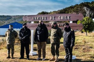 Ministro de Defensa visitó islas australes y Puerto Wiiliams Ministro de Defensa visitó islas australes y Puerto Wiiliams