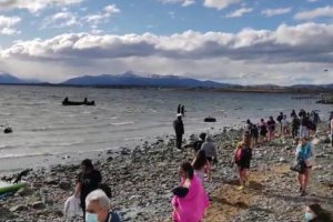 Autoridad Marítima de Puerto Natales desplegó operativo de seguridad en inédito “Chapuzón de los Fiordos” en Natales Autoridad Marítima de Puerto Natales desplegó operativo de seguridad en inédito “Chapuzón de los Fiordos” en Natales