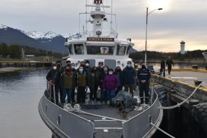 Lancha “Alacalufe” trasladó a miembros de la etnia yagán y personal de CONAF al Parque Nacional Yendegaia