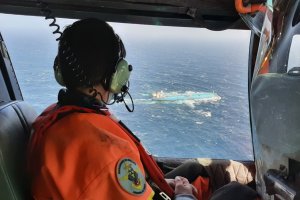 Helicóptero naval embarcado en el Patrullero “Fuentealba” realizó tareas de control aeromarítimo en el sur Helicóptero naval embarcado en el Patrullero “Fuentealba” realizó tareas de control aeromarítimo en el sur