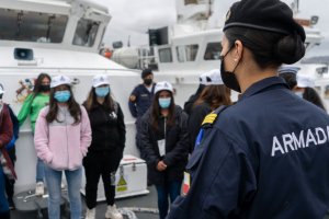 Jóvenes de residencia “Laura Vicuña” visitaron unidades y reparticiones de la Armada