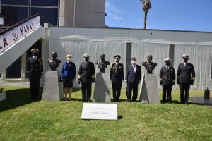 Escuela Naval realizó ceremonia de develamiento de bustos de los “Grandes Héroes Navales de la Historia Mundial” Escuela Naval realizó ceremonia de develamiento de bustos de los “Grandes Héroes Navales de la Historia Mundial”