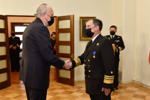 Vicealmirante Marcic recibió medalla “De Servicio del Ministerio de Defensa Nacional”
