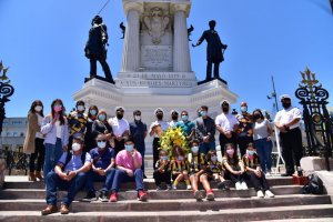 Representantes del club deportivo Arturo Fernández vial visitaron monumento a la Marina Nacional