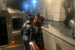 Autoridad Marítima de Puerto Natales desplegó operativo de evacuación médica de tripulante de nave pesquera