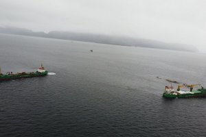 Armada realiza desvarada de motonave “Isla Tautil”  en sector de Canal Sarmiento