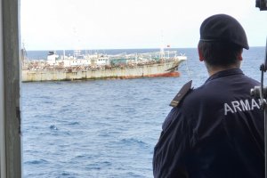 Armada de Chile realiza vigilancia a pesqueros internacionales en tránsito por el Estrecho de Magallanes Armada de Chile realiza vigilancia a pesqueros internacionales en tránsito por el Estrecho de Magallanes