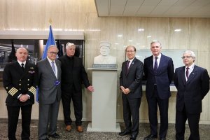 Representación permanente de Chile ante la Organización Marítima Internacional (OMI) devela de busto del Piloto Pardo Representación permanente de Chile ante la Organización Marítima Internacional (OMI) devela de busto del Piloto Pardo